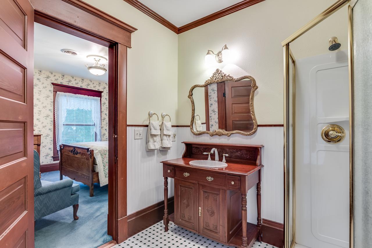 Covington Manor B&B Cambridge Экстерьер фото